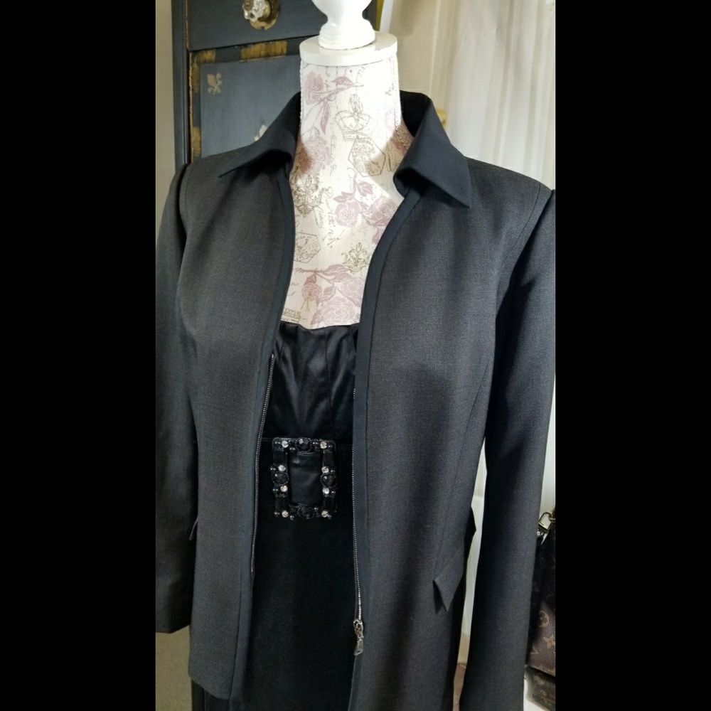 ⬇️PRICE DROP⬇️👜Louis Vuitton Black Trim Blazer 48